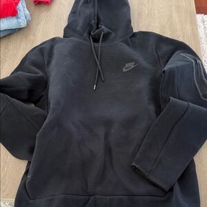Nike Men's Black Pullover Hoodie